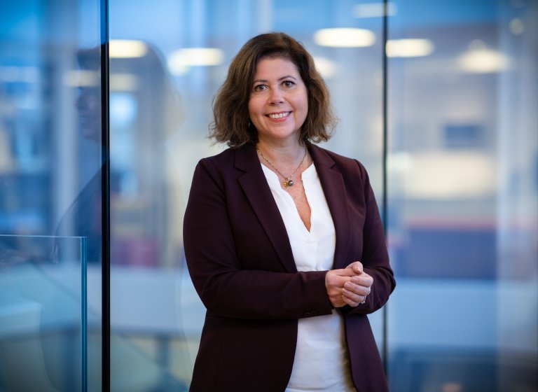 Divisjonsdirektør tjenesteutvikling Lucie Aunan smiler.